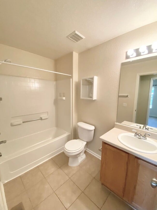Building Photo - Beautiful South Lakewood Home with Updates, Space & Convenience! Available 8/10/2026