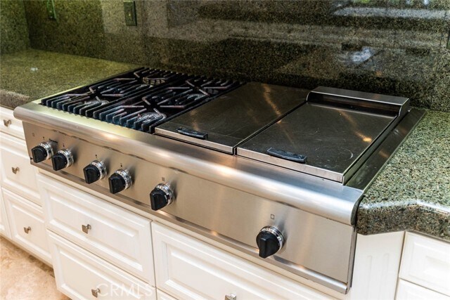 Building Photo - 7 Camellia