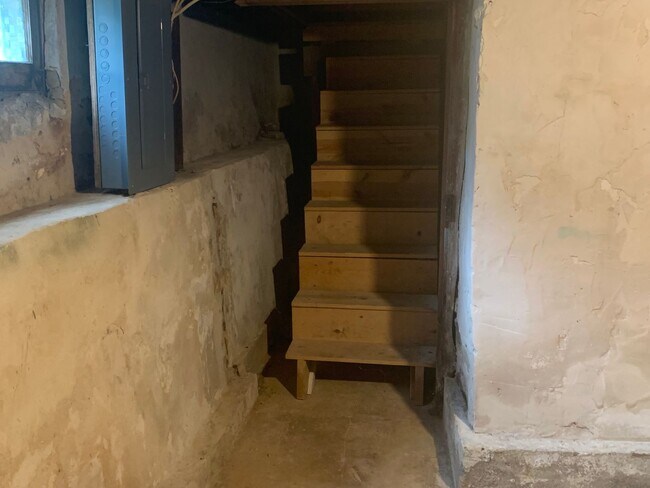 Building Photo - Dallastown SD 3 Bedroom House-Yard, Parking