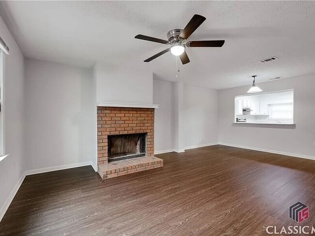 Building Photo - 207 Highland Park Dr