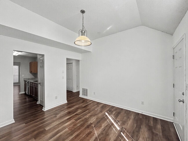 Building Photo - Spacious Home with Garage and Modern Features