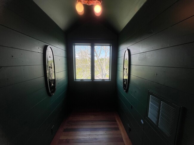 Building Photo - 618 Bayridge Rd