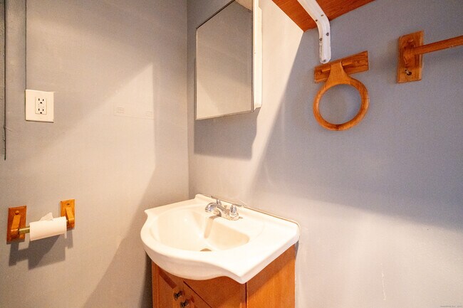 Building Photo - 1368 E Main St