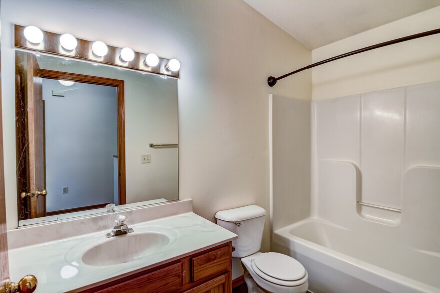 Building Photo - 320 Scheidler Rd