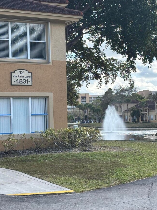 Building Photo - 4831 Via Palm Lakes