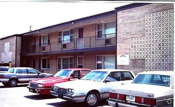 Building Photo - 443-457 Wolf Rd