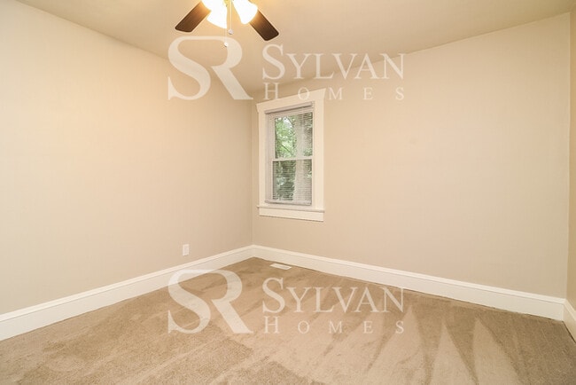 Building Photo - Enjoy living the good life in this 3 bedroom, 1 bathroom home