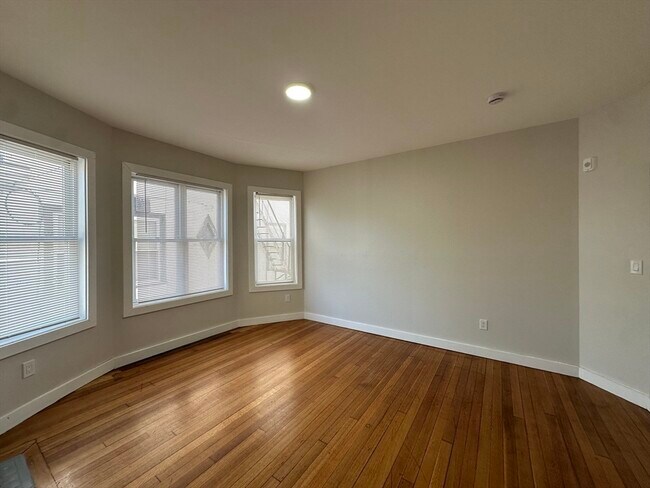 Building Photo - 34-36 Abbotsford St