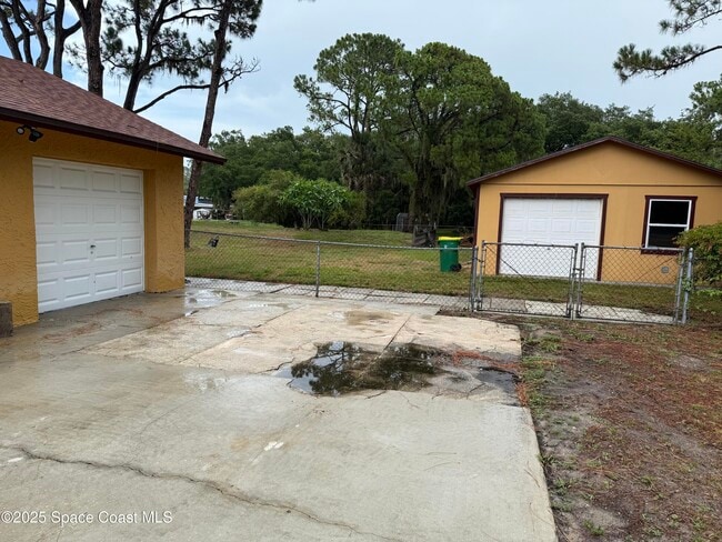 Building Photo - 5425 Country Ln