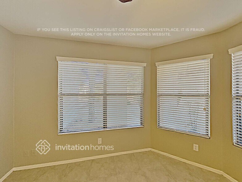 Building Photo - 605 E Devon Dr