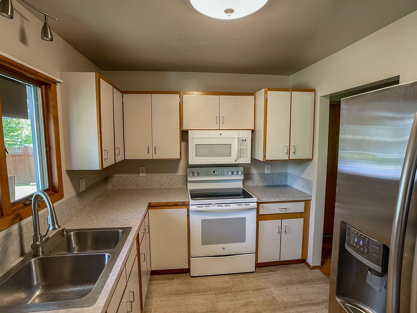 Building Photo - 30827 21st Ave SW