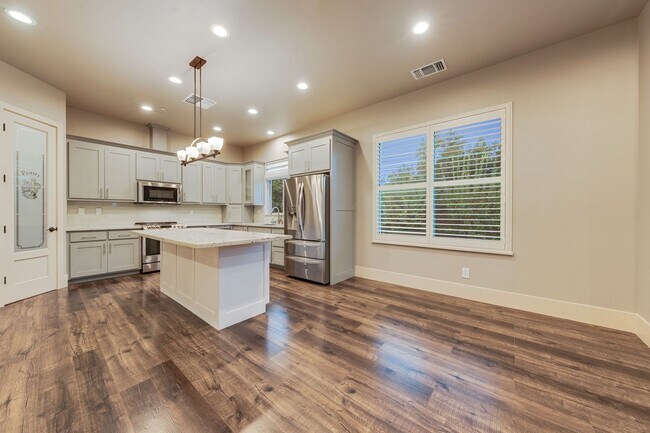 Building Photo - Utilities Included! Luxury Single-Story Ho...