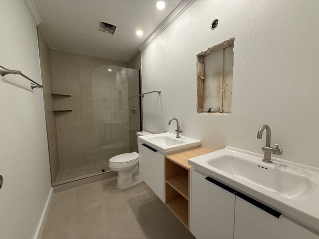 Building Photo - Newly Updated Condo in SLC!