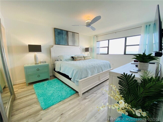 Building Photo - 7440 S Ocean Dr