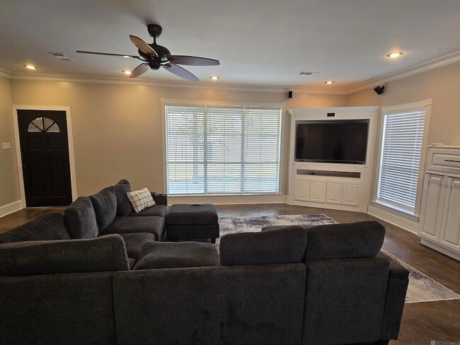 Building Photo - 9235 Worthington Lake Ave