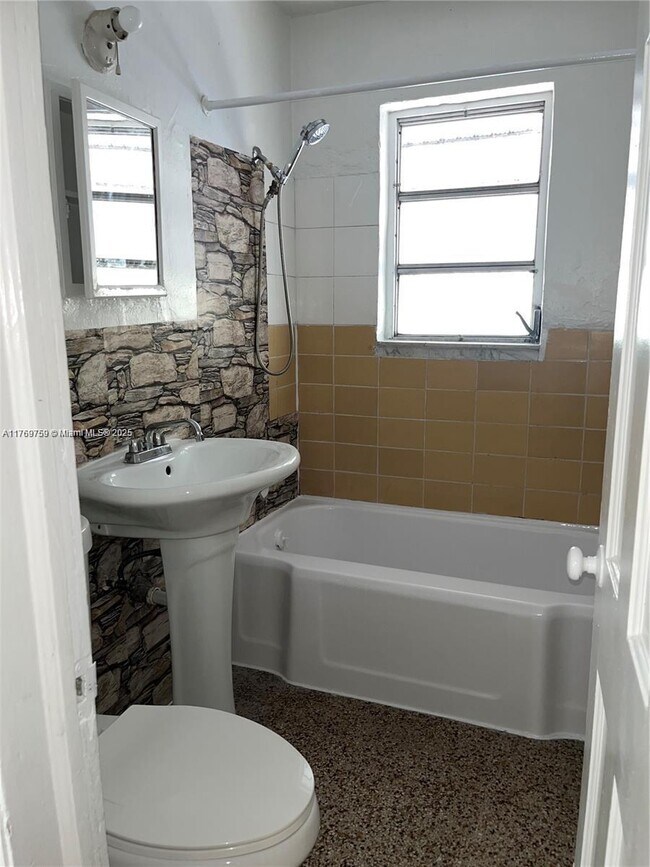 Building Photo - 2023 Taylor St