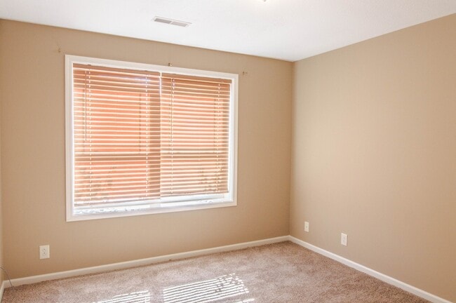 Building Photo - Pet Friendly Four Bedroom with Basement!