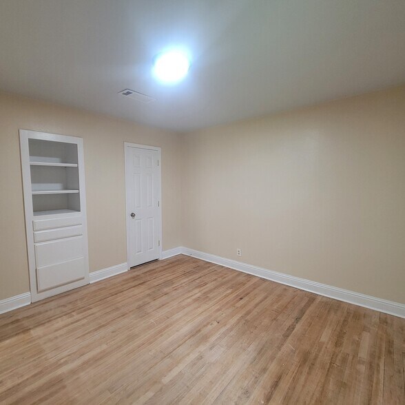 Building Photo - 4461 Clingman Dr