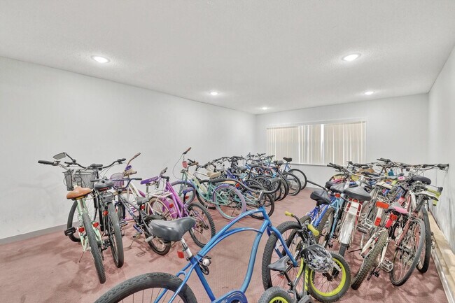 Building Photo - 550 Bayshore Dr