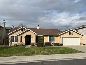 Building Photo - 4 bedrooms, an office and single-story home with a pool!!