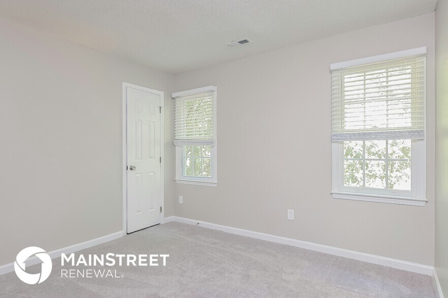 Building Photo - 3345 Daingerfield Dr