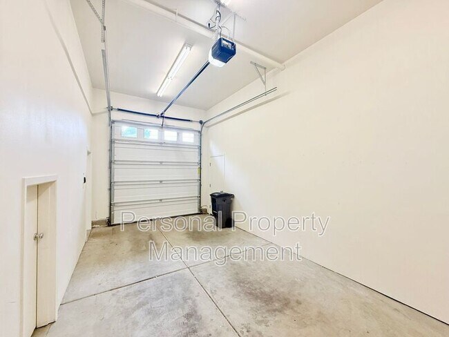 Building Photo - 1710 Lincoln Ave