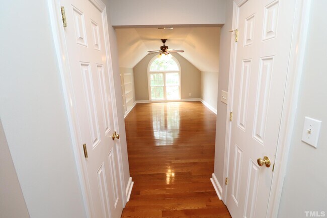 Building Photo - 100 Pebble Ridge Farms Ct