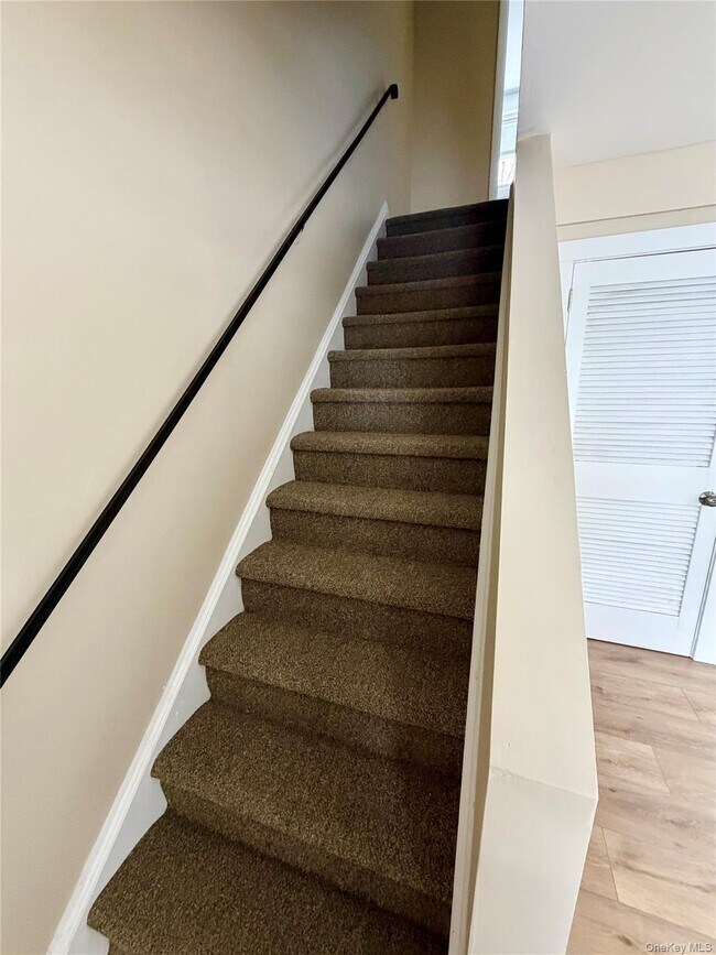 Building Photo - 11 Kathleen Ct