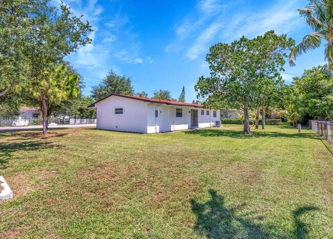 Building Photo - 6250 SW 58th Pl