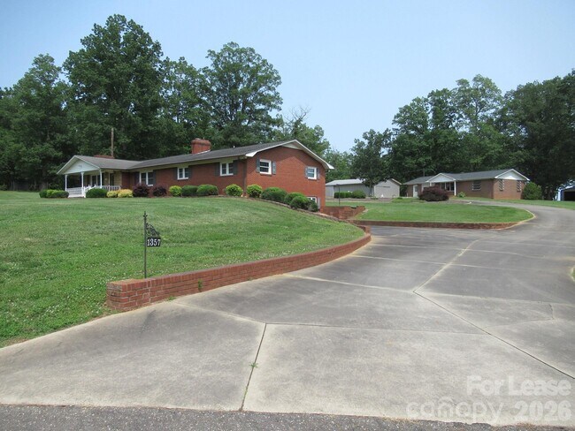 Building Photo - 1357 Beal Rd