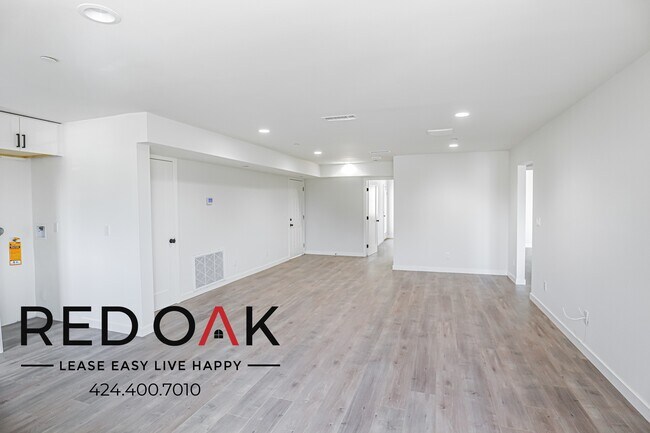 Building Photo - BRAND NEW Spacious Three Bedroom With NEW ...