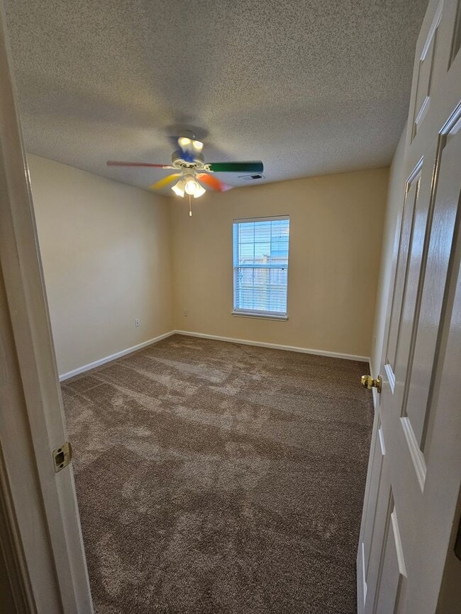 Building Photo - Home in Tall Pines