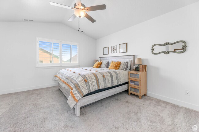 Building Photo - 4713 E Lk Cor Dr