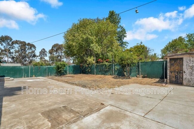 Building Photo - 4366 Hilltop Dr