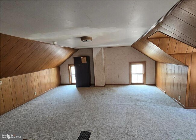 Building Photo - 632 Linden St