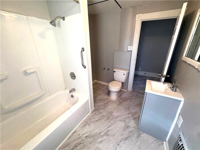 Building Photo - 101 Superior St