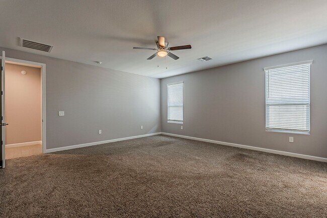 Building Photo - Spacious New-Build Family Home!