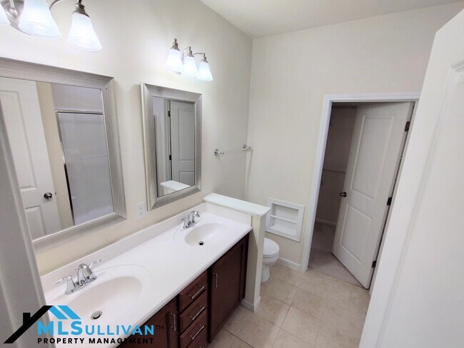 Building Photo - 5454 Jessip St