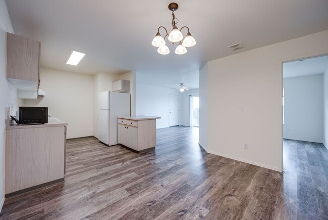 Building Photo - Live Where Comfort Meets Convenience - College Hill Condo in Pullman