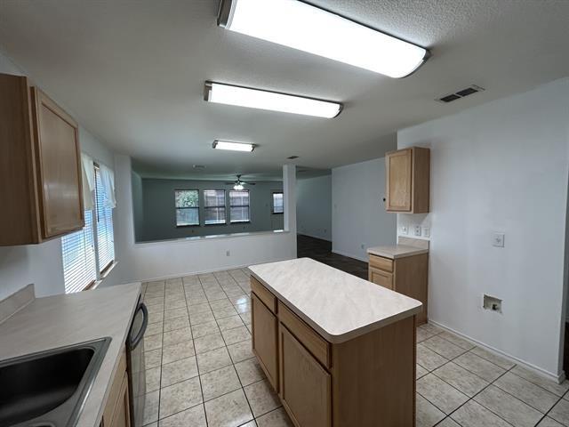 Building Photo - 1820 Southridge Ln
