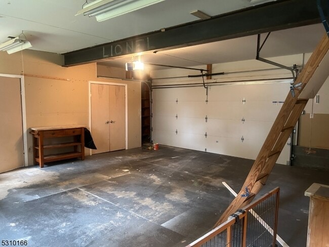 Building Photo - 15 Laurel Pl