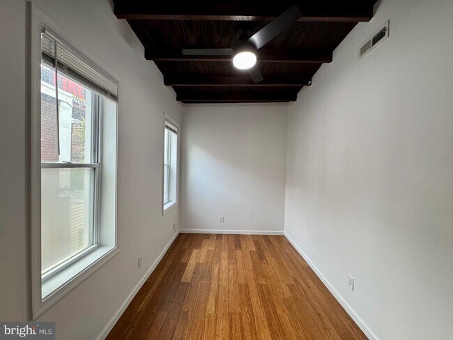 Building Photo - 3163 Richmond St