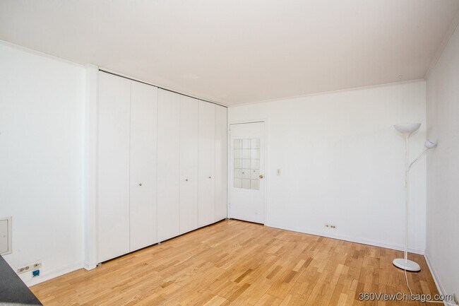 Building Photo - 1560 N Sandburg Terrace