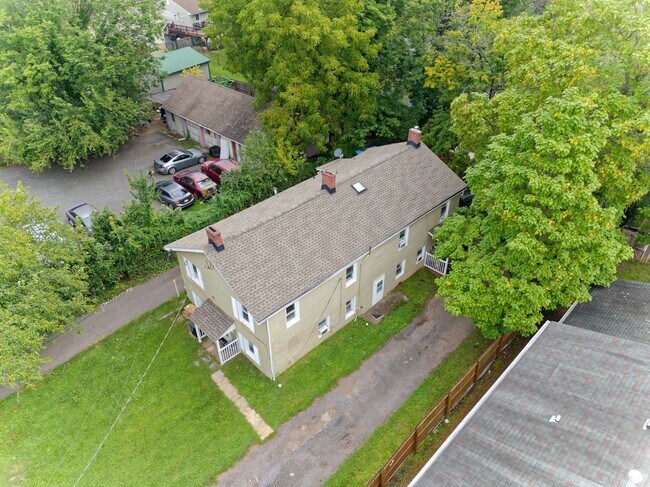 Building Photo - 148 Davenport St