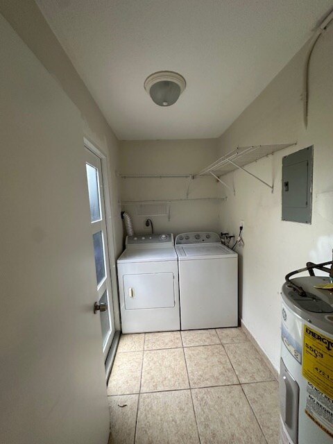 Building Photo - 3525-3527 SW 25th Ter