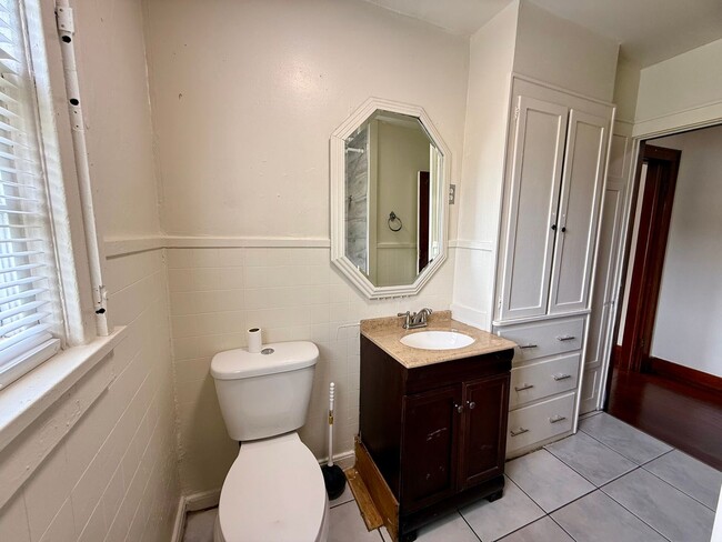 Building Photo - Welcome to this Beautiful Home in Downtown Paragould, AR!