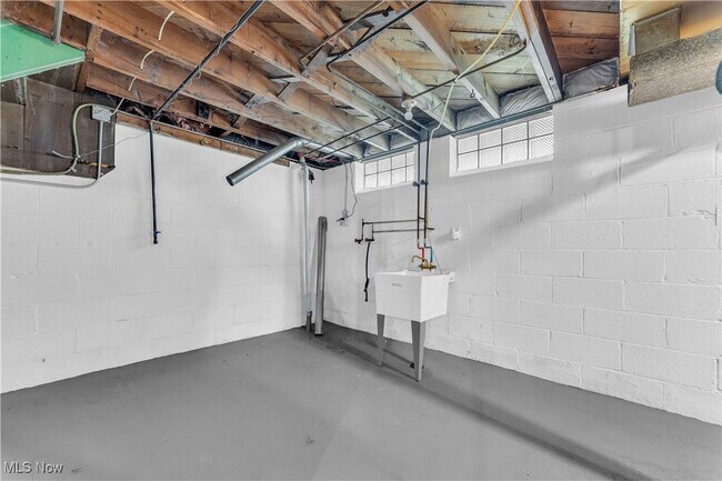 Building Photo - 17801 Grovewood Ave