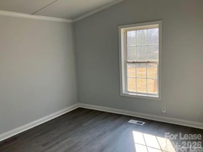 Building Photo - 141 Little Country Ln