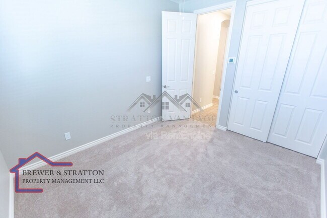 Building Photo - 15243 W Latham St