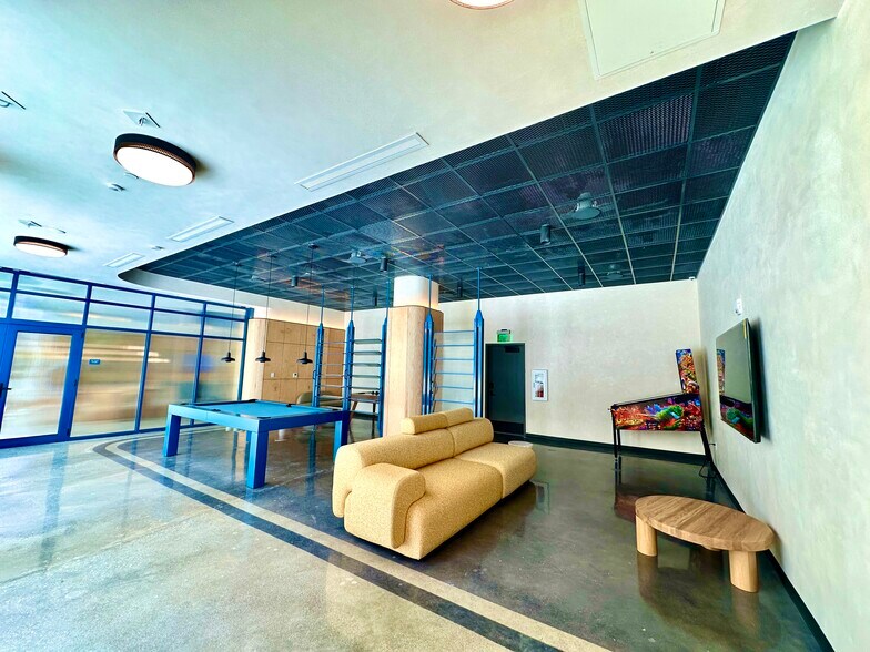 Building Photo - 52 NW 32nd St